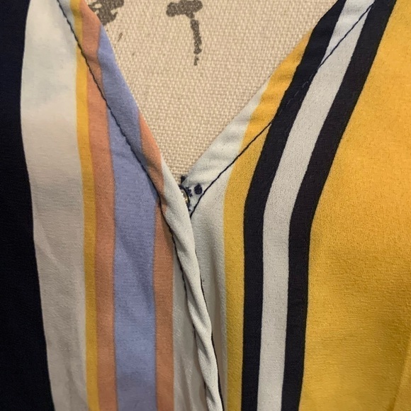 New York and Company v neck long sleeve blouse with elastic waist size large EUC - Picture 2 of 4